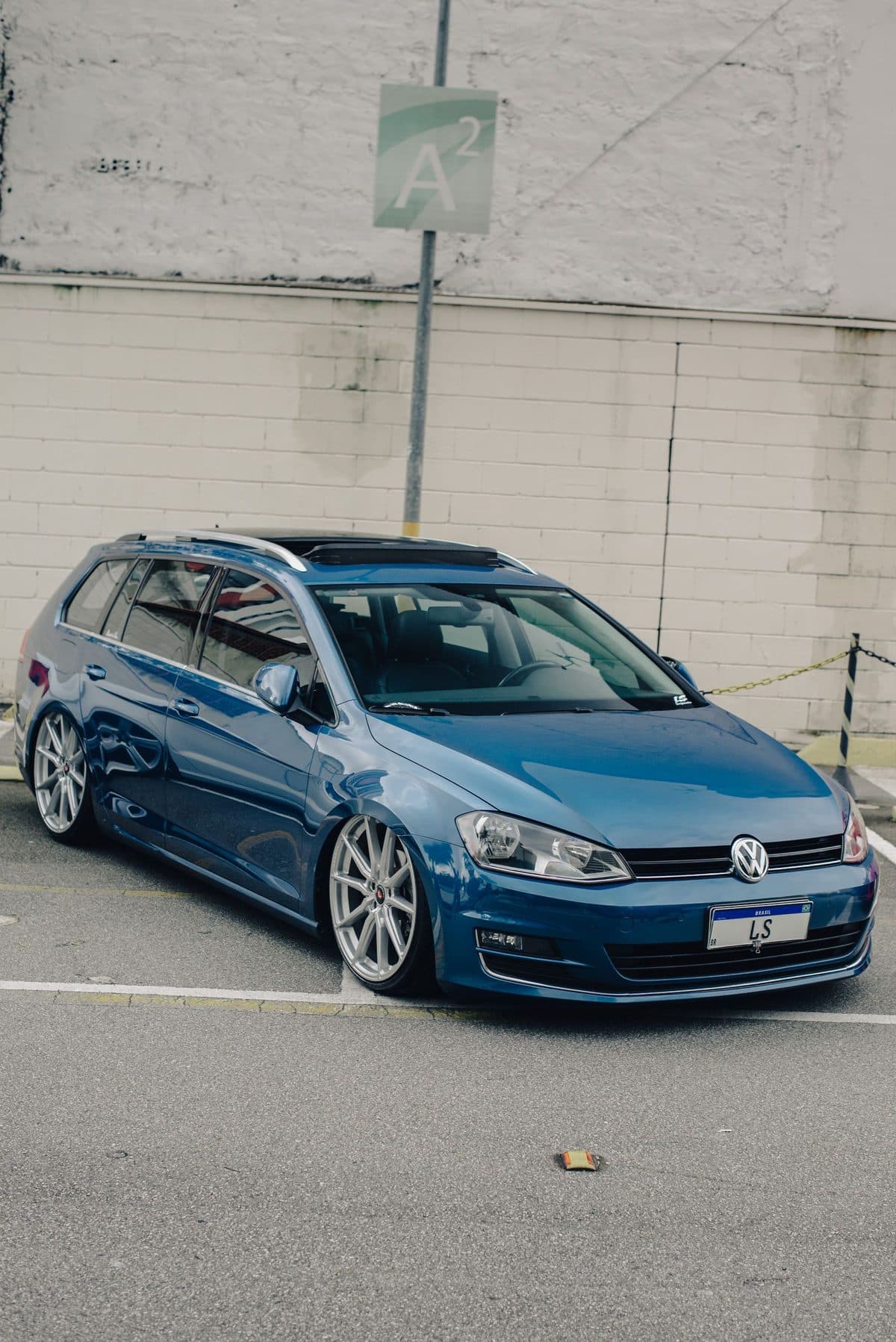 Volkswagen Golf 8 Style 1.5 eTSI in Atlantic Blue metallic