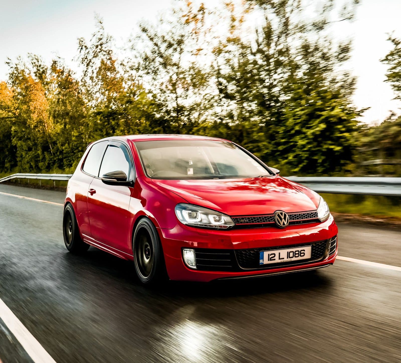Volkswagen Golf GTI in Kings Red metallic